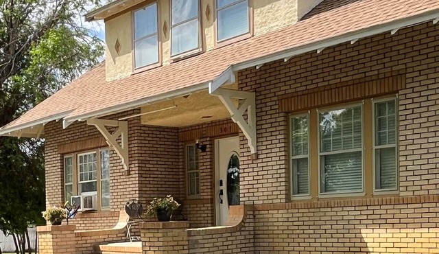 A quaint Bed & Breakfast in a historic home in Choteau, MT.