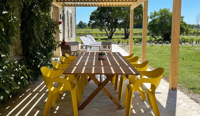 A quaint vineyard gîte at Château Magdeleine Bouhou