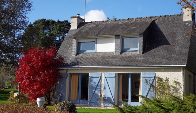 A quality house, tastefully decorated on the seafront of the GR 34, a real cottage!