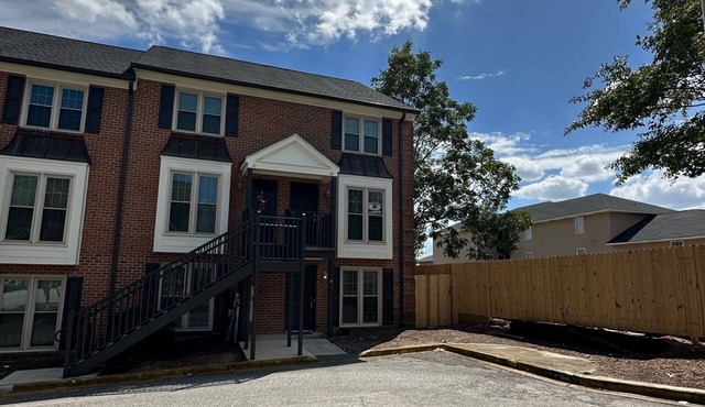 A quick 1/2 block from campus perfect location WALK to Football Gamesn