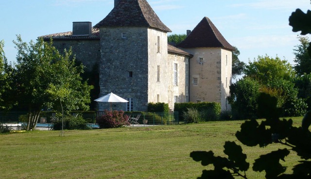 A quiet chateau in the Périgord vert between the vines of Bordeaux and Cognac
