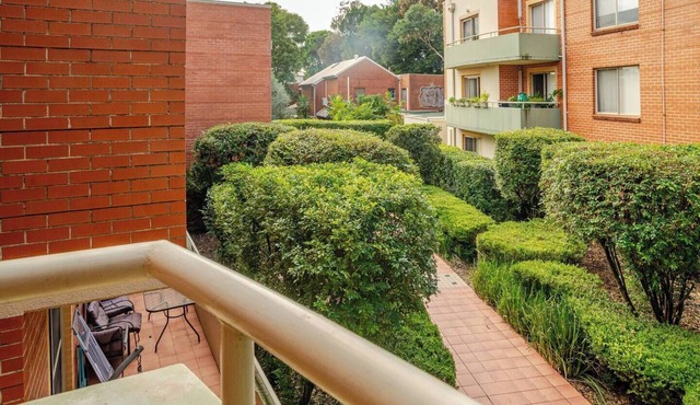 A quiet oasis (w parking) near city, train, airport, shops, eatery.