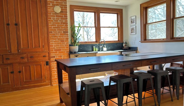 A quiet retreat near downtown IC