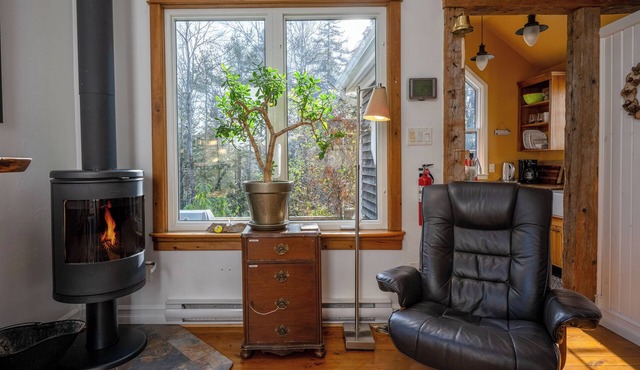 A Quiet Riverside Cottage with 2 Fireplaces