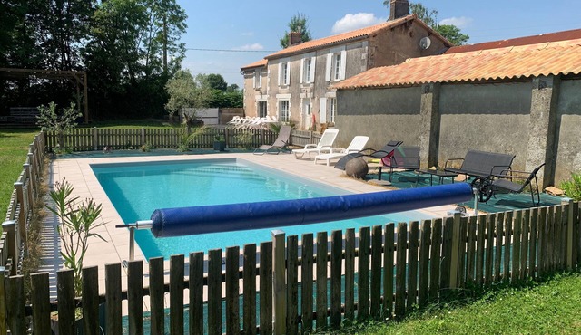 A quiet room in Gâtine Deux-Sévrienne