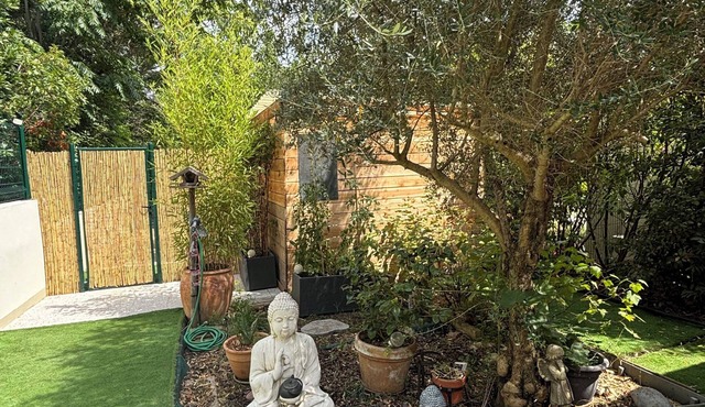 A quiet spot 5 minutes from Uzes with jacuzzi, swimming pool, hiking, cycling .