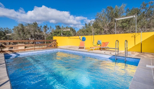 A quiet vacation home far away from everyday life awaits you near the river Ebro.