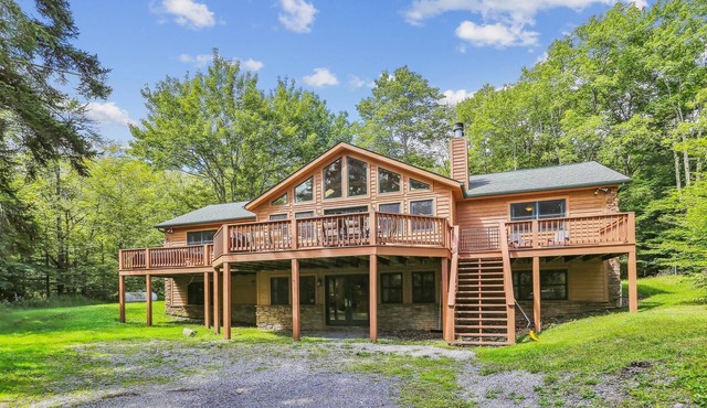 A Rare Mountaintop Retreat That Truly Has It All