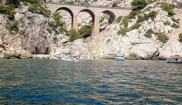 A real blue coast cove cottage: the cabanon de la gaieté (cottage of cheerfulness)