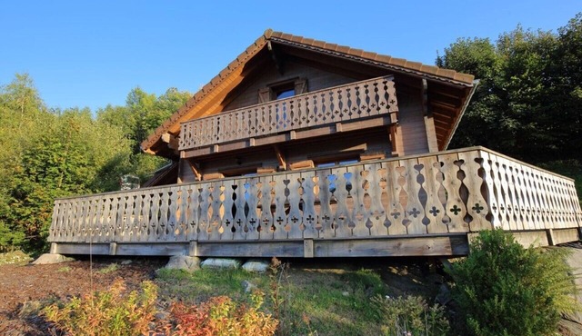 A real chalet with a view, sleeping up to 6, that's the Cha'pin,
