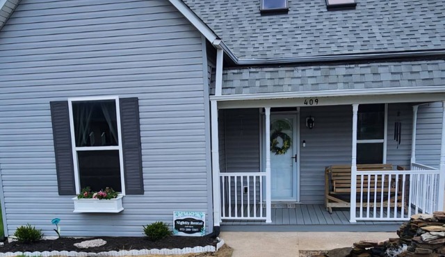 A real charmer built in 1915 , pet friendly , located next to Mark Twain lake.