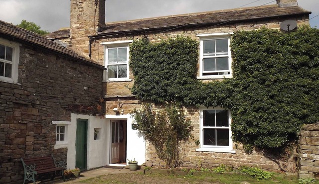 A real ’Escape to the Country’ in truly welcoming surroundings.