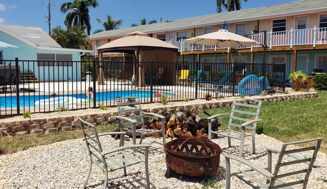 A Real Island Paradise -a Mini Vacation Resort w/ 6 docks, pool & private beach!