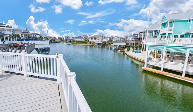 A Reel Good Spot! Spacious 5 bdrm/king beds/bunk