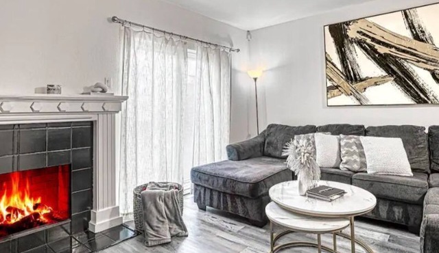 A Refined and Cozy Home Near AT&T Stadium & Six Flags