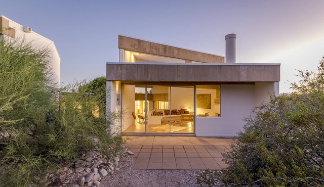A Refuge of Modern Design and Luxury - Magnificent desert retreat