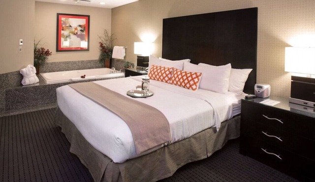 A Relaxing and Romantic Staycation W/ WiFi