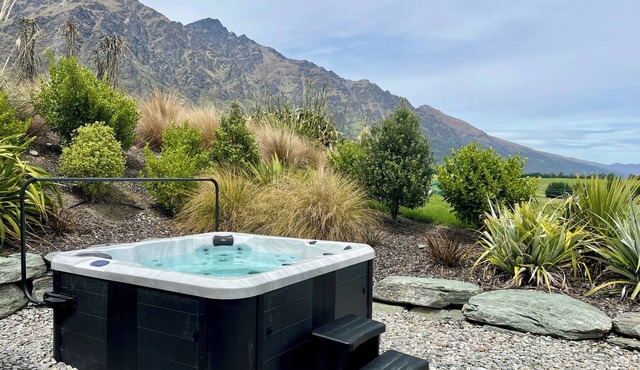 A Remarkable Stay - Jack's Point Holiday Home