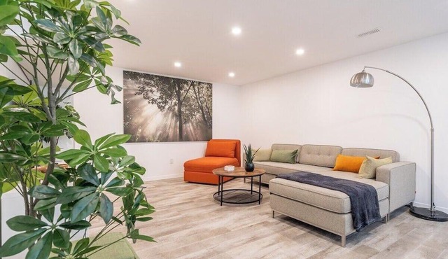 A+ Remote Work Friendly w/ King Bed, Monthly Stays