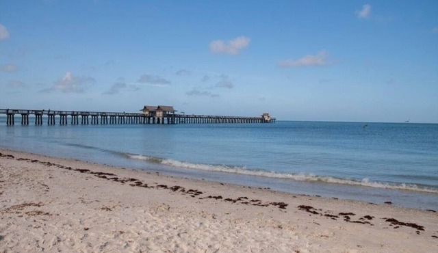 A resort property with plenty of amenities and close to downtown Naples