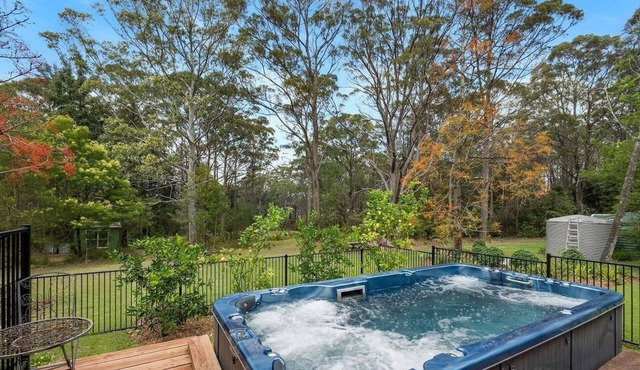 A restful bushland home set on five acres, great for local sight seeing.