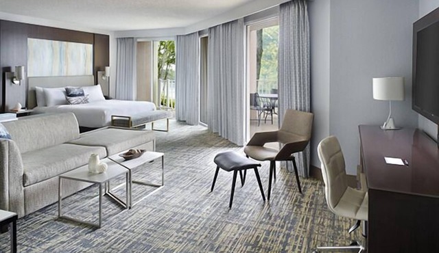 A Restful Retreat! Minutes to Scenic Railroad and Summit Skyride! FREE Parking!