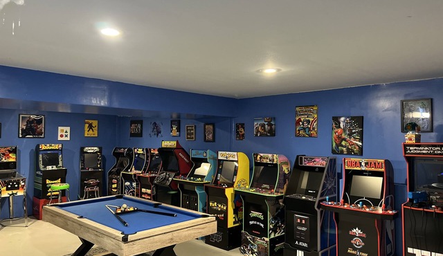 "A Retreat Getaway Magical Theater, Game Room & Hot Tub!"