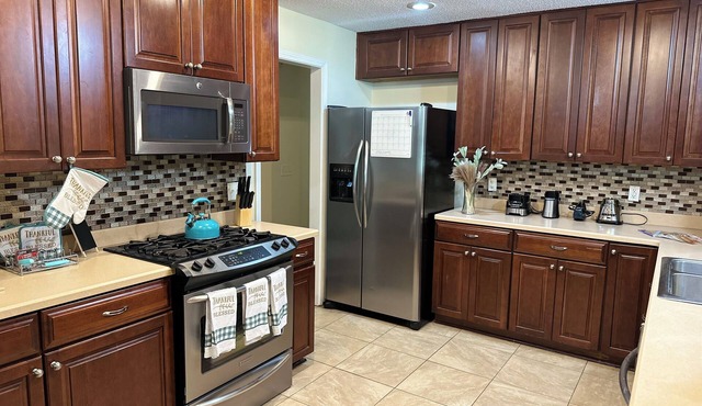 A Retreat HOME away from home! Family and pet friendly! Near military base!