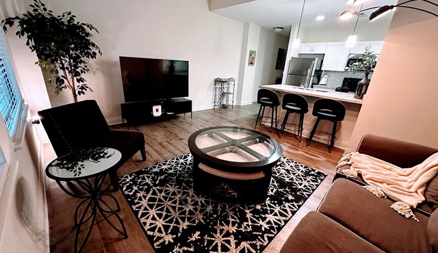 A Robin’s Nest with FREE parking in the heart of downtown Indianapolis.