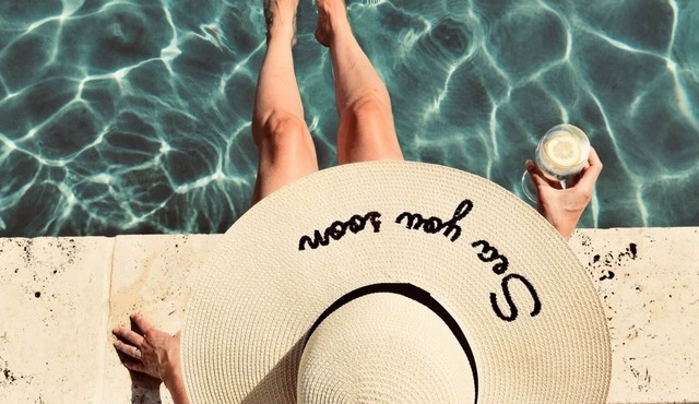 A ROBION BEAUTIFUL HOUSE IN PEACE IN THE LUBERON PRETTY SWIMMING POOL