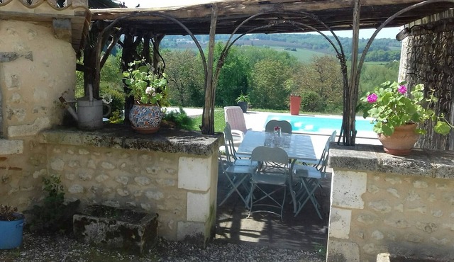 a romantic and very peaceful authentic French farm near dordogne