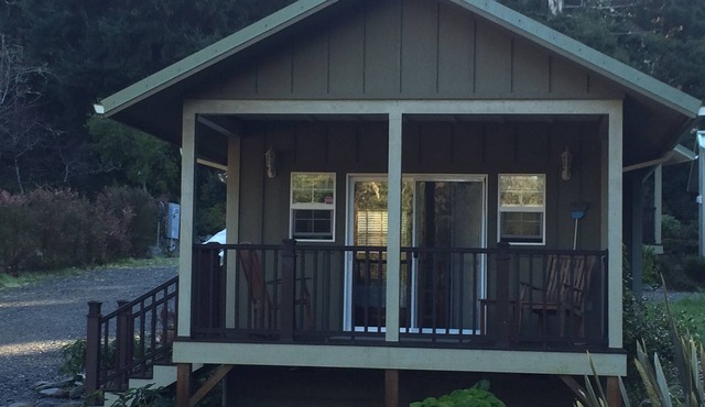 A Romantic Getaway in a serene setting is close to State and National Parks