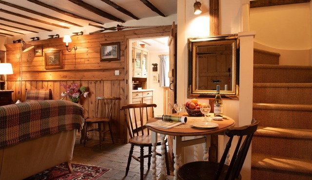 A romantic little Flax Workers Cottage with a beautiful open fire and an enclosed garden which leads