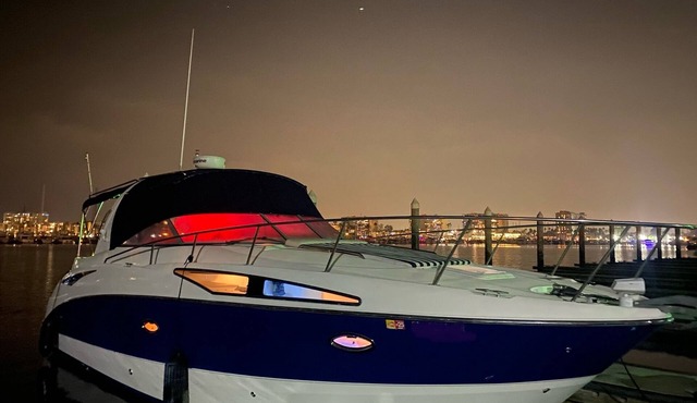 A romantic night for couples in the yacht in Marina del Rey, Los Angeles