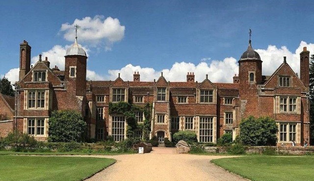 A romantic retreat for two, nestled in a historic medieval village.