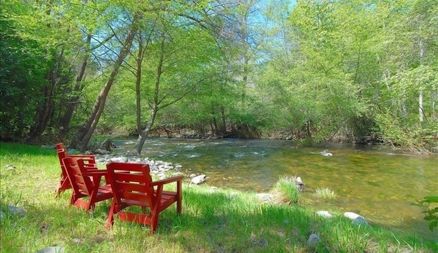 A Romantic Riverfront Retreat