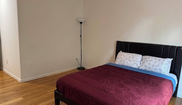 A Room in an Amazing 4 bed house with AC in vibrant Houston