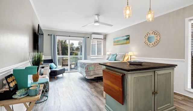 A Room With a View-1 BR Efficiency Condo Close to Everything.