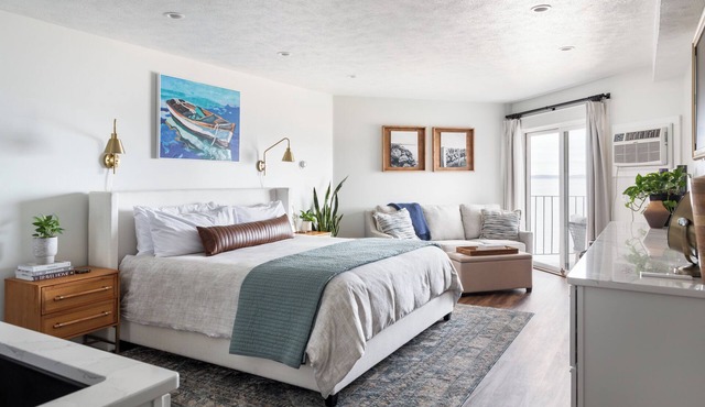 "A Room with a View" East Bay Waterfront with Pool