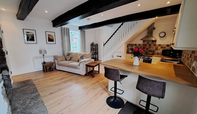 A rural house on the edge of the Forest of Dean with 3 pubs within a short walk.