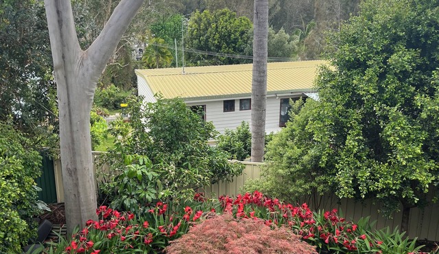 A sanctuary between the lake and ocean. Colourful and quirky home