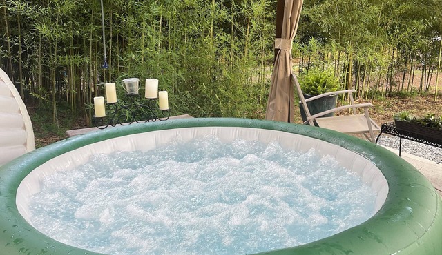 A Sanctuary in Nature with Hot tub near Fort Moore