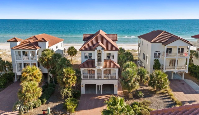 A Sandcastle: Beachfront home, Sunset Beach, Pet-Friendly, Hot Tub, Comm. Pool