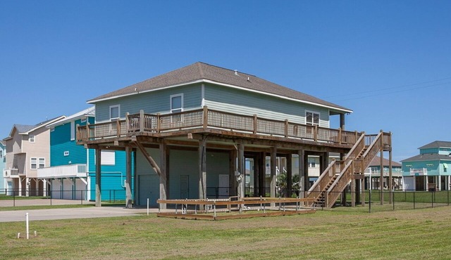 A SASSY SEAGULL - Super cute w/Cargo Lift, Fenced Yard, close to beach!