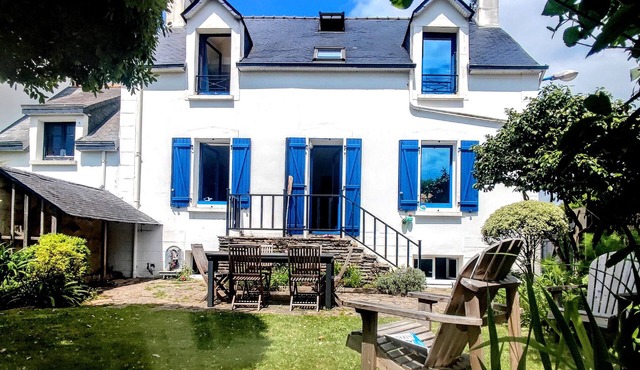 A seaside cottage with sea view, WIFI, equipped kitchen and enclosed garden