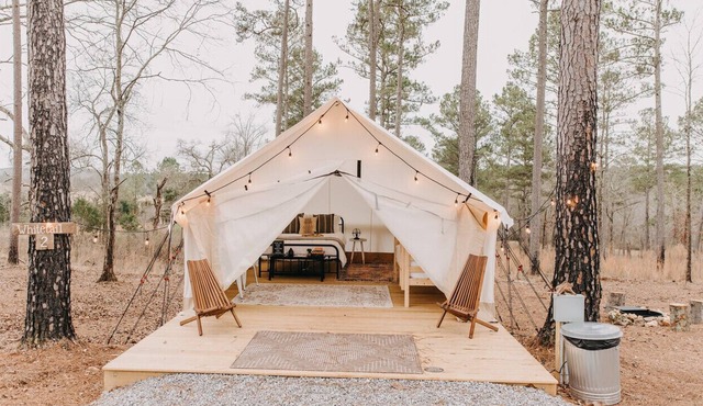 A secluded haven on 5,000 acres in NW Georgia, just 45 minutes from Atlanta and Chattanooga, and a quick 10-minute drive to downtown Rome. Explore private trails along the Etowah river, bask in wildlife, and gaze at mesmerizing stars. Your perfect es