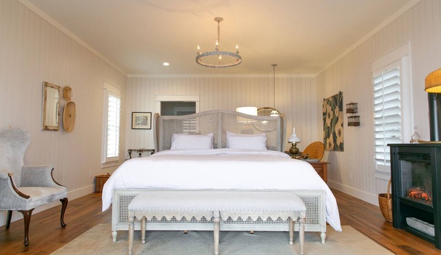 A secluded haven on 5,000 acres in NW Georgia, just 45 minutes from Atlanta and Chattanooga, and a quick 10-minute drive to downtown Rome. Explore private trails along the Etowah river, bask in wildlife, and gaze at mesmerizing stars. Your perfect es