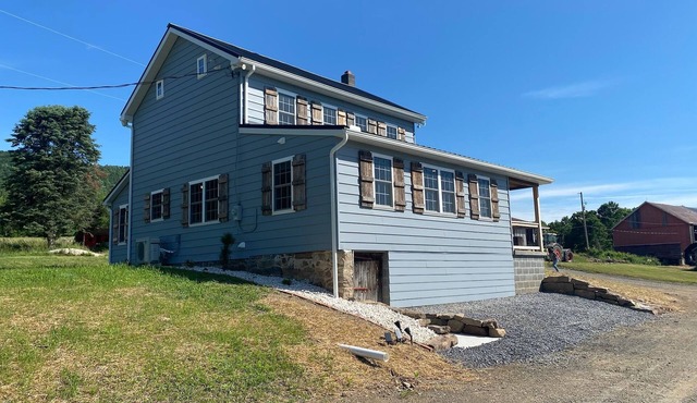 A secluded organic farm minutes from PA turnpike with AC, WiFi