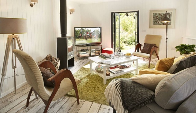 A sensitively converted former cheese press, located in the popular village of Eckington