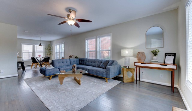 A Serene 2-bedroom home with private fence and gate in vibrant Houston